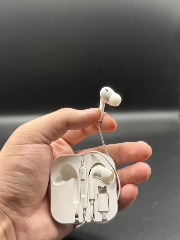 Apple Ear Headphones Wired Earphone For Iphone Microphone Ear Phone – Hands-free | Handsfree For Mobile Phone – Without Box – Random Color