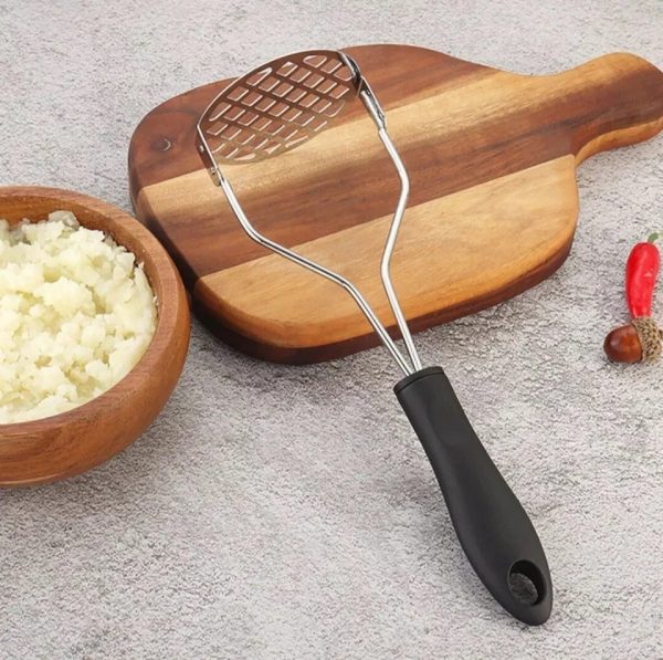 Potato Masher Stainless Steel Manual Kitchen Vegetable Ricer Fruit Banana Egg Crusher Tool – Random Color