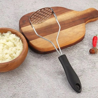 Potato Masher Stainless Steel Manual Kitchen Vegetable Ricer Fruit Banana Egg Crusher Tool – Random Color
